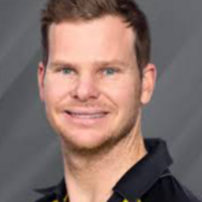 JULIA MOWINGS headshot